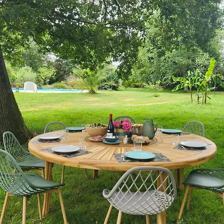 Ferme Equerre 12 Personnes Avec Piscine 度假居 *